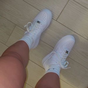 Meet your Posher, Nora